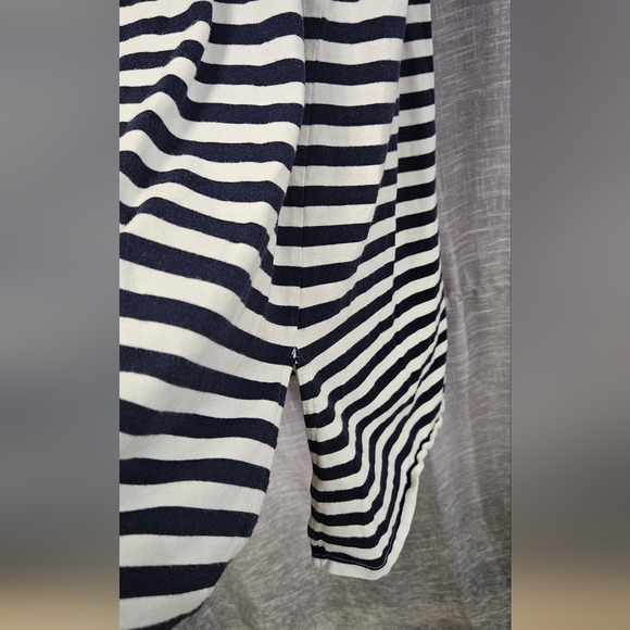 Isabel Maternity by Ingrid & Isabel Navy and White Striped Top - Picture 4 of 10